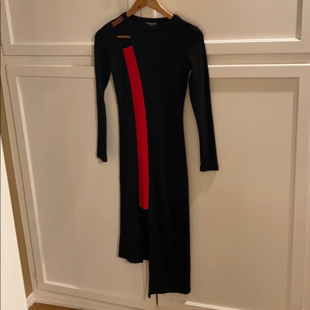 Long sleeved dress with cool modern details